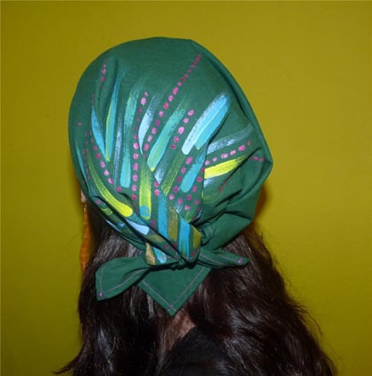 Tmavě zelený šátek  S021 ČÁRKY