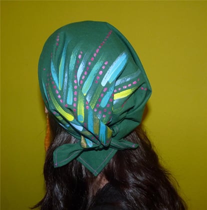 Tmavě zelený šátek  S021 ČÁRKY