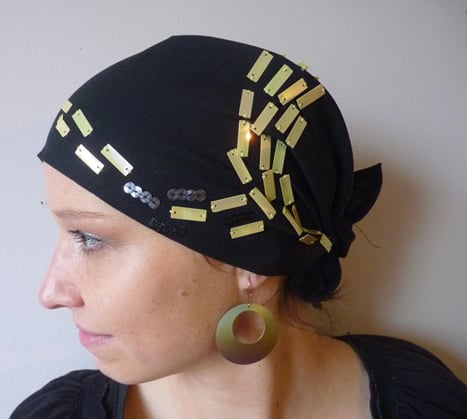 Černý šátek S065 FLITROVANÝ